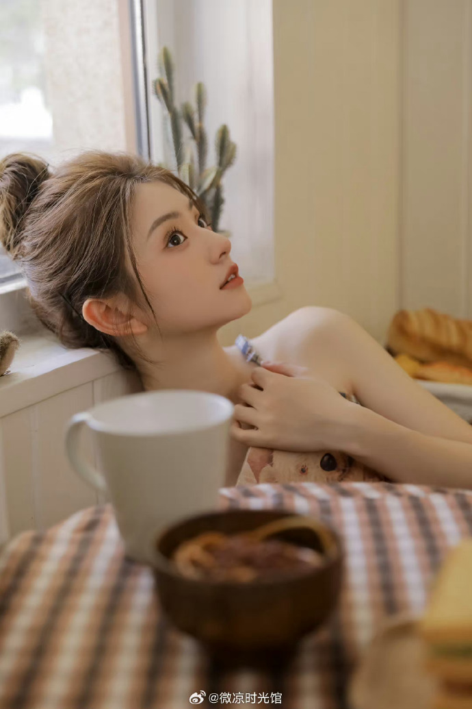 小保姆在厨房做饭视频
